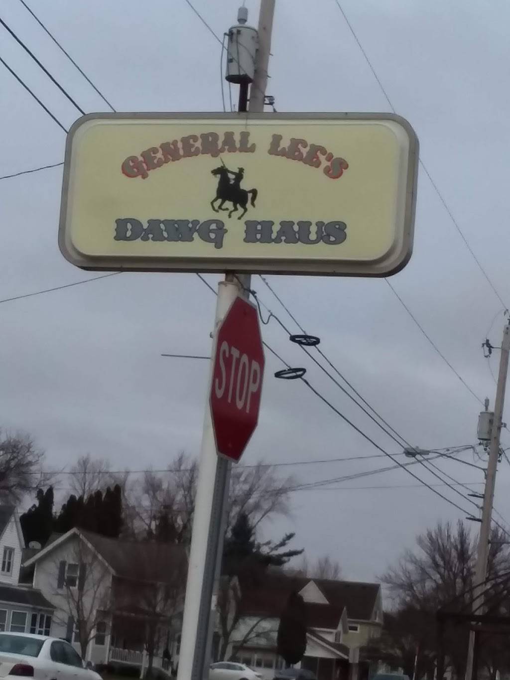 General Lees Dawg Haus | restaurant | 302 N High St, Randolph, WI 53956, USA | 9202533294 OR +1 920-253-3294
