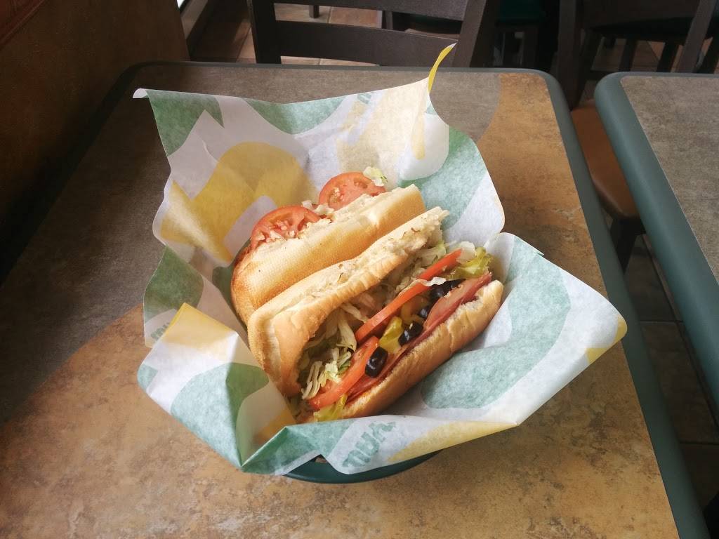 Subway | cafe | 1521 Boulevard des Laurentides, Laval, QC H7N 4Y6, Canada | 4506673663 OR +1 450-667-3663