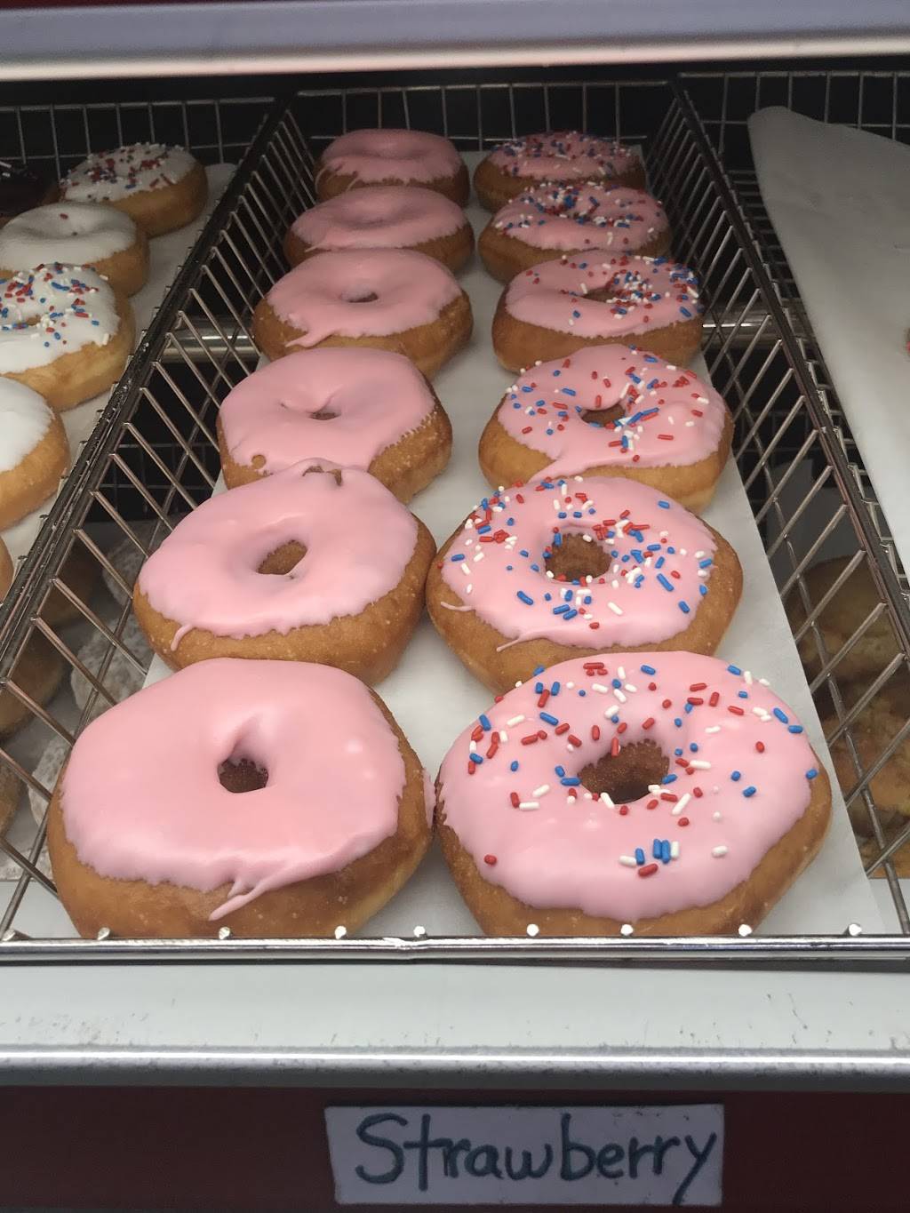 Daltons Donuts | cafe | 7555 NY-32, Cairo, NY 12413, USA | 5186220971 OR +1 518-622-0971