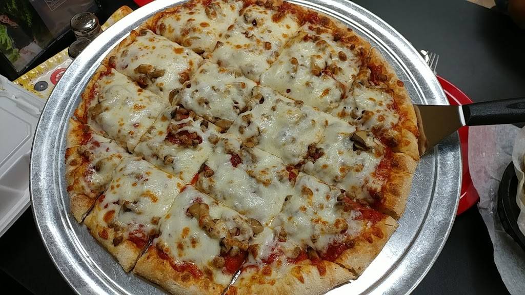 Lil Mos Pizzeria | meal takeaway | 1753 US-40, Clayton, IN 46118, USA | 3175392828 OR +1 317-539-2828