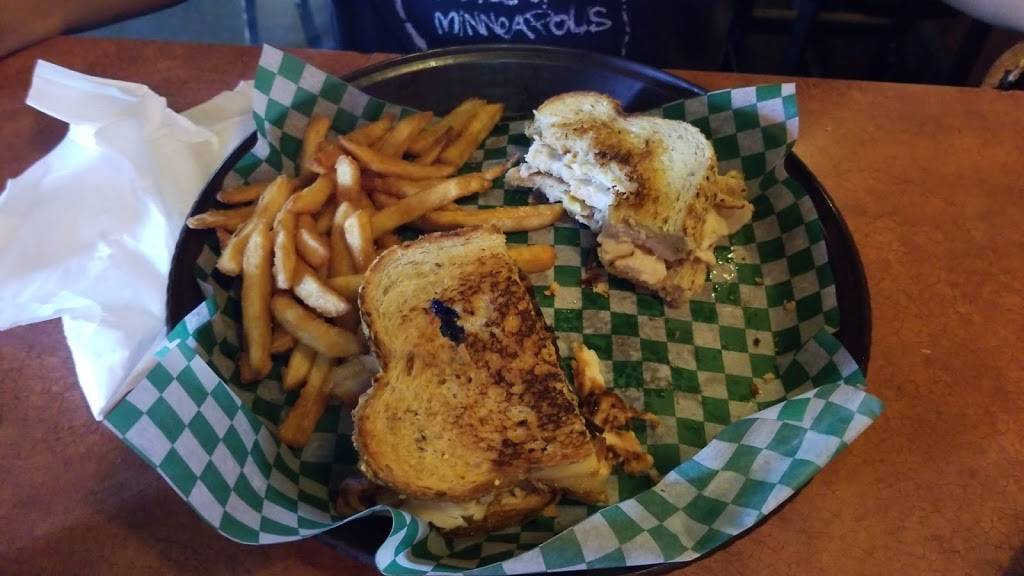 Whistle Binkies Old World Pub | restaurant | 4905, 3120 Wellner Dr NE, Rochester, MN 55906, USA | 5072899200 OR +1 507-289-9200