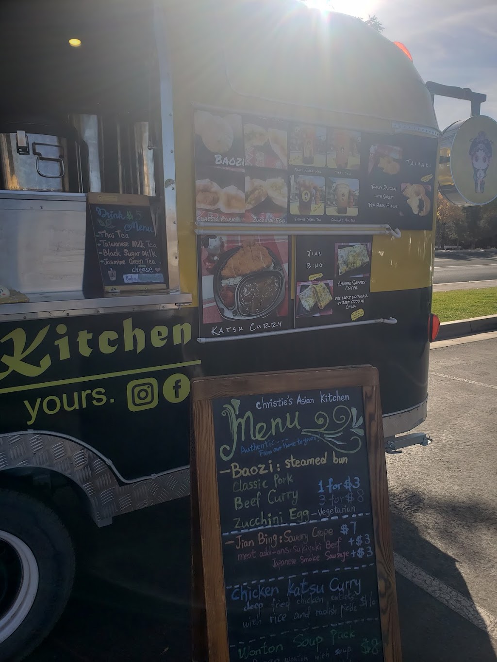Christies Asian Kitchen Food Truck 2214 E Riverside Dr, St.