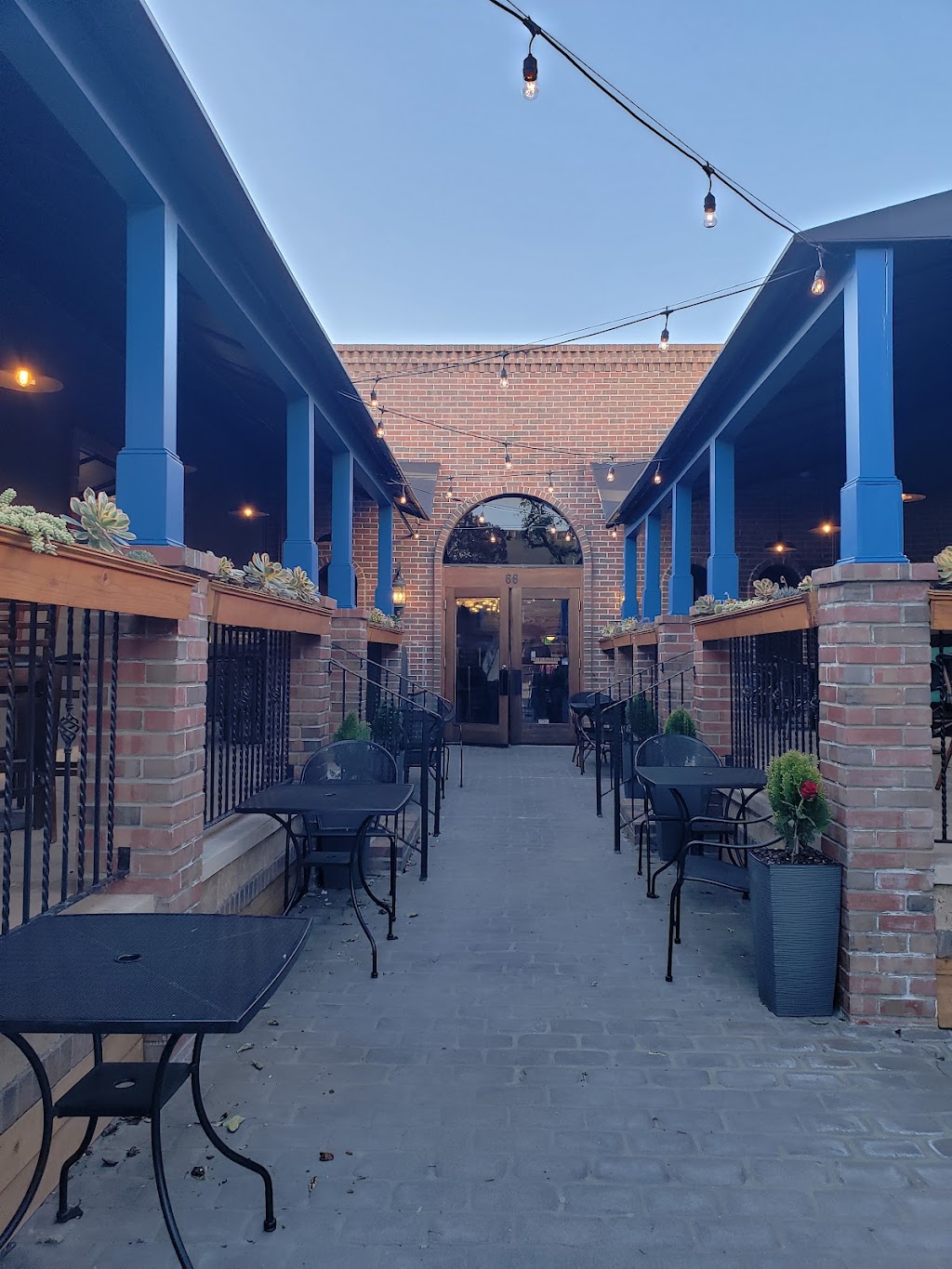 Altura Lounge & Bistro | 66 W Alisal St, Salinas, CA 93901, USA