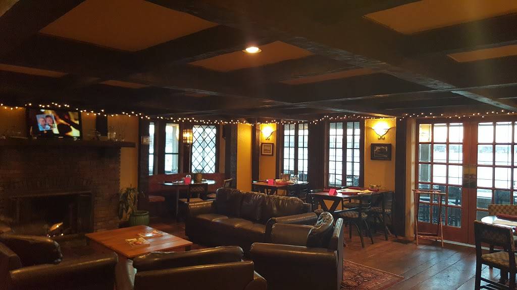 Angelico's Lakehouse Restaurant 81 N Main St, East Hampton, CT 06424, USA