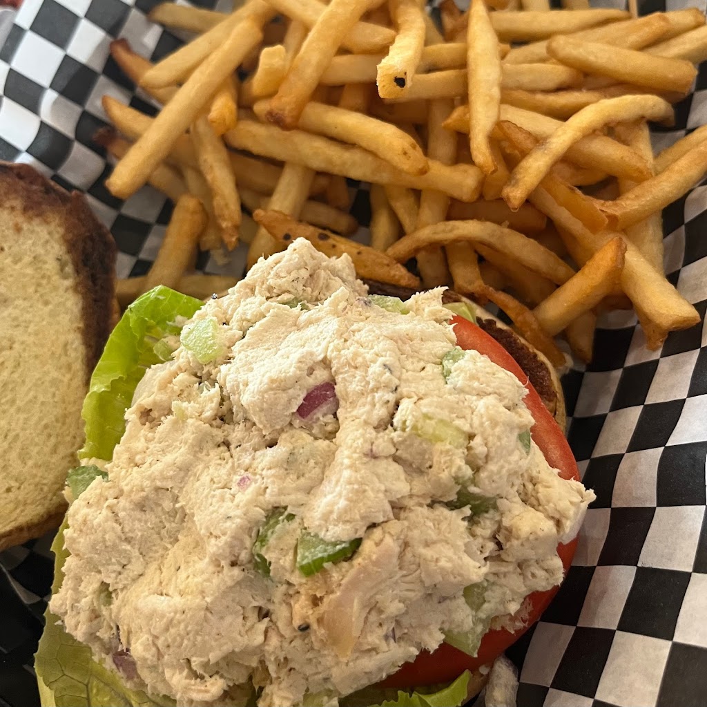 Bennys on the green | restaurant | 21801 Lake Chesdin Pkwy, Chesterfield, VA 23838, USA | 8045900034 OR +1 804-590-0034