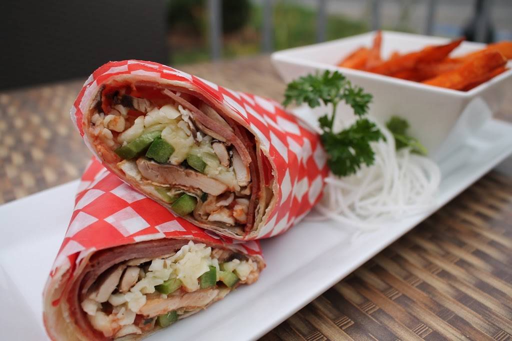 Resto Bar Et Grill Friends Inc. | night club | 252 Boulevard Curé-Labelle, Sainte-Thérèse, QC J7E 2X7, Canada | 4504300243 OR +1 450-430-0243