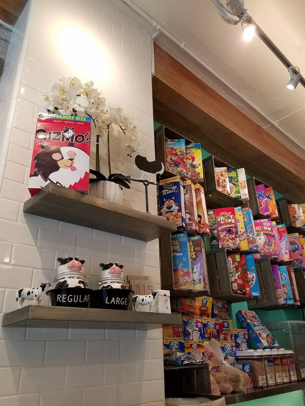 Gizmos Cereal Bar | restaurant | 215 W 6th St #109, Los Angeles, CA 90014, USA | 2133725595 OR +1 213-372-5595