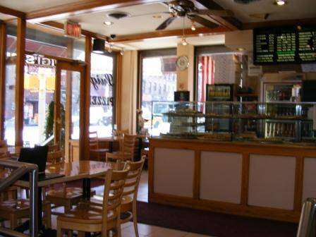 Luigis | restaurant | 1701 1st Avenue, New York, NY 10128, USA | 2124101910 OR +1 212-410-1910