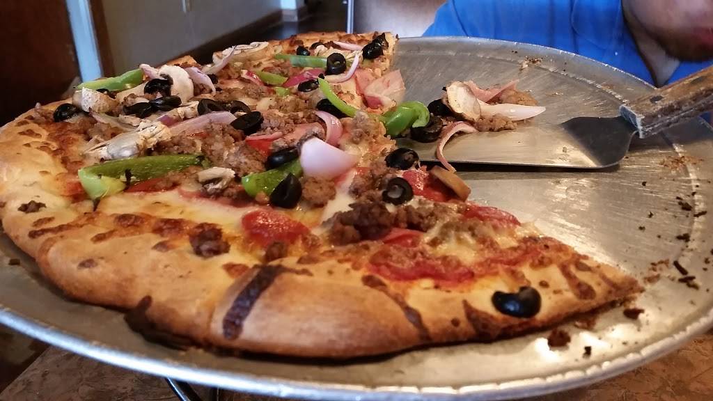 Blanco River Pizza Company | restaurant | 306 Pecan St, Blanco, TX 78606, USA | 8308333221 OR +1 830-833-3221
