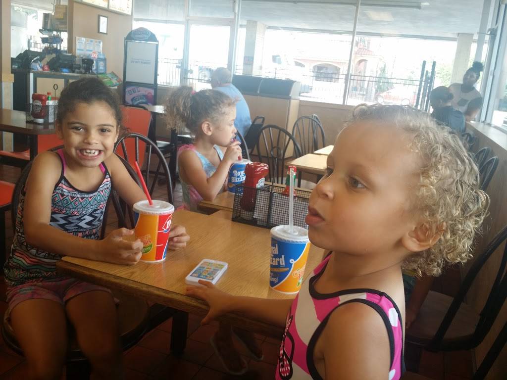 Dairy Queen Store | restaurant | 421 E Main St, Bellville, TX 77418, USA | 9798653661 OR +1 979-865-3661