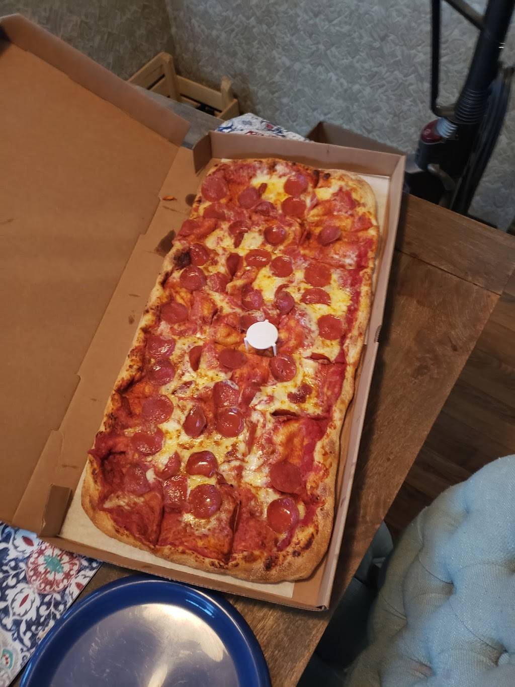Foxs Pizza Den | restaurant | 125 North Plz, Apollo, PA 15613, USA | 7244783603 OR +1 724-478-3603