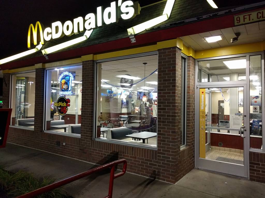McDonalds | cafe | 3540 Main St, Amherst, NY 14226, USA | 7168326221 OR +1 716-832-6221