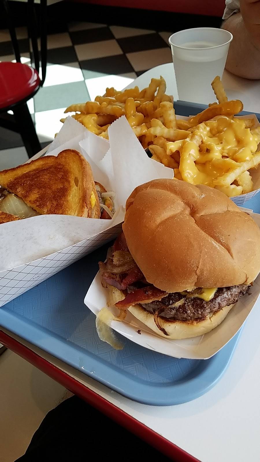 Guss Drive-In | restaurant | 3131 Main St, East Troy, WI 53120, USA | 2626422929 OR +1 262-642-2929