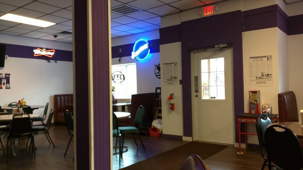 Bulldogs Bar & Grill | restaurant | 301 Nebraska St, Murdock, NE 68407, USA | 4028679191 OR +1 402-867-9191