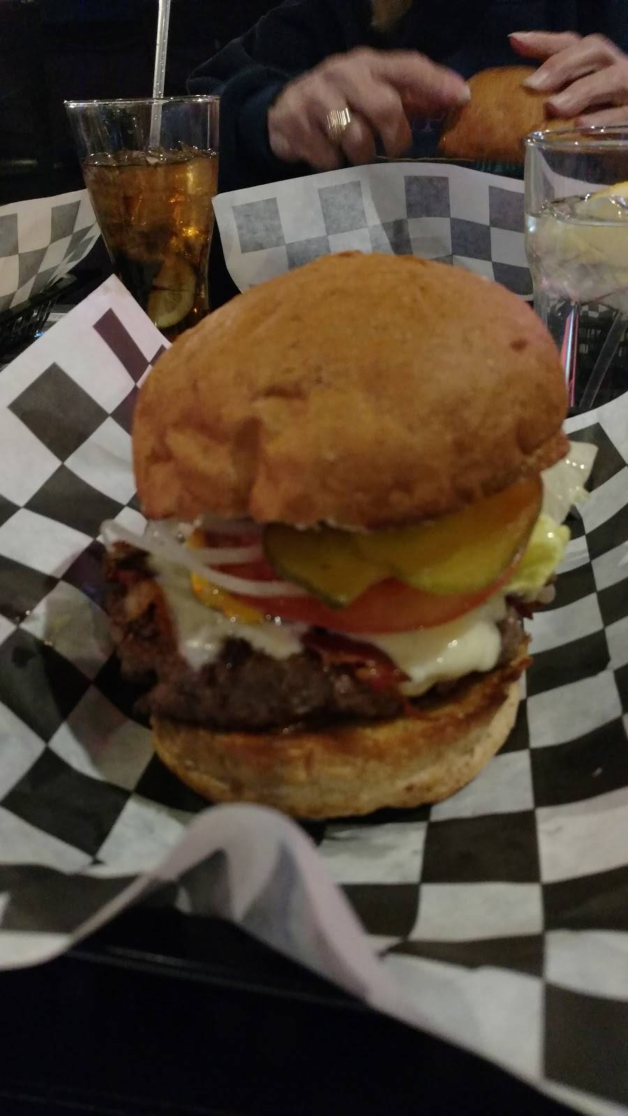 Busters Place | restaurant | 5784 W Jefferson Ave, Trenton, MI 48183, USA | 7346764292 OR +1 734-676-4292