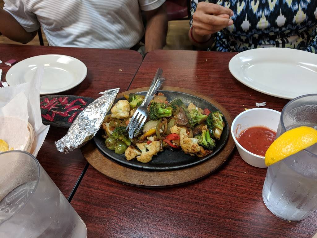 El Paisano | restaurant | 100 N Glenview Dr, Carbondale, IL 62901, USA | 6183518159 OR +1 618-351-8159