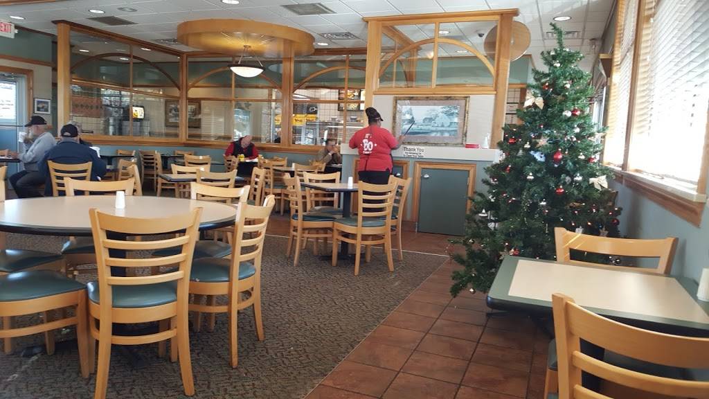 Bojangles Famous Chicken n Biscuits | restaurant | 1203 N Academy St, Ahoskie, NC 27910, USA | 2523323488 OR +1 252-332-3488