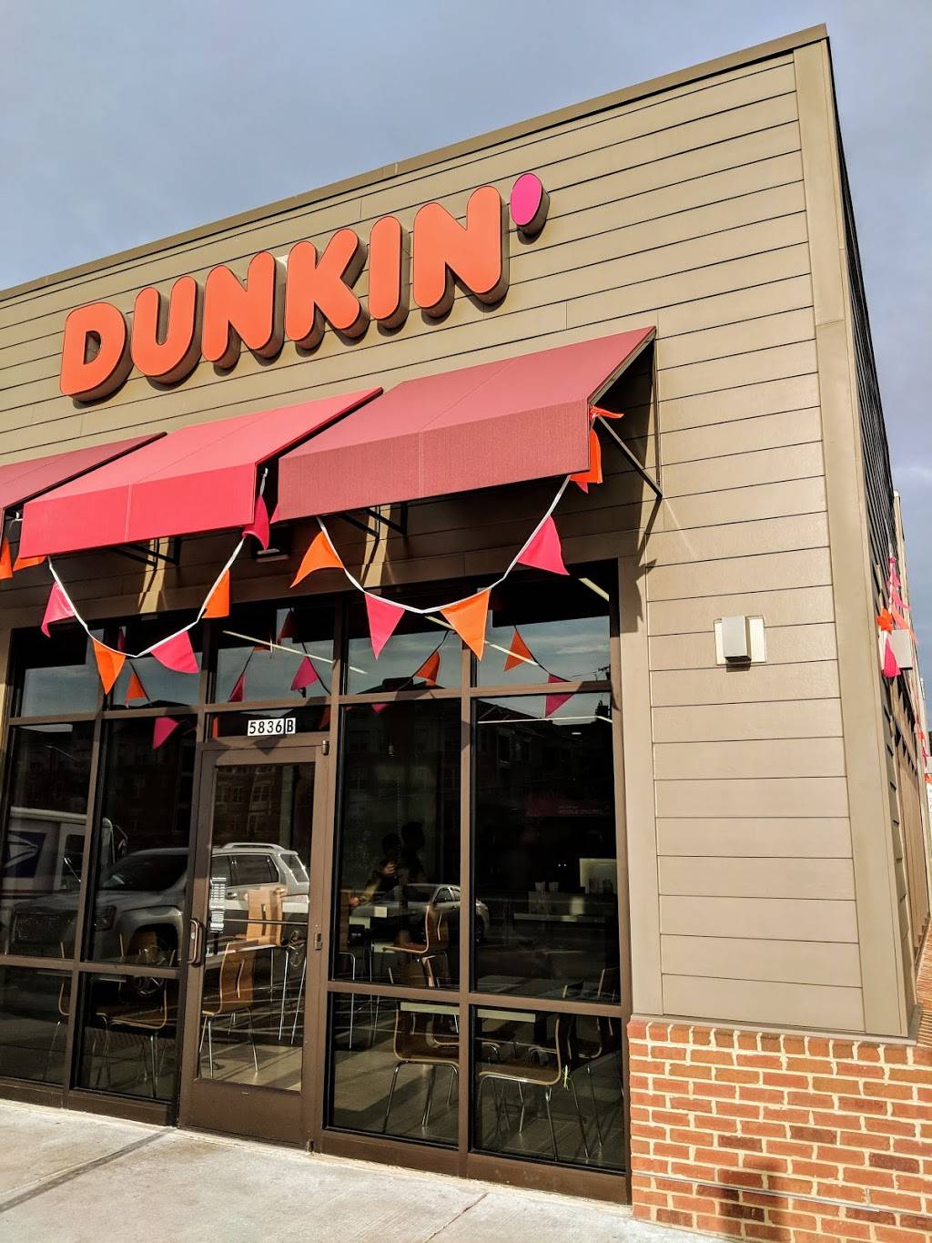 Dunkin Donuts | cafe | 5836b N Kings Hwy, Alexandria, VA 22303, USA | 7033299222 OR +1 703-329-9222