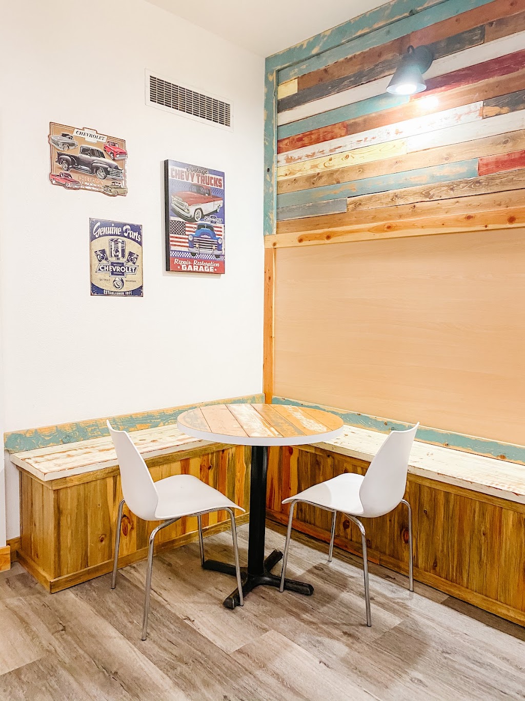 Main Freeze | restaurant | 230 S Main St, Gunnison, UT 84634, USA | 4355285333 OR +1 435-528-5333
