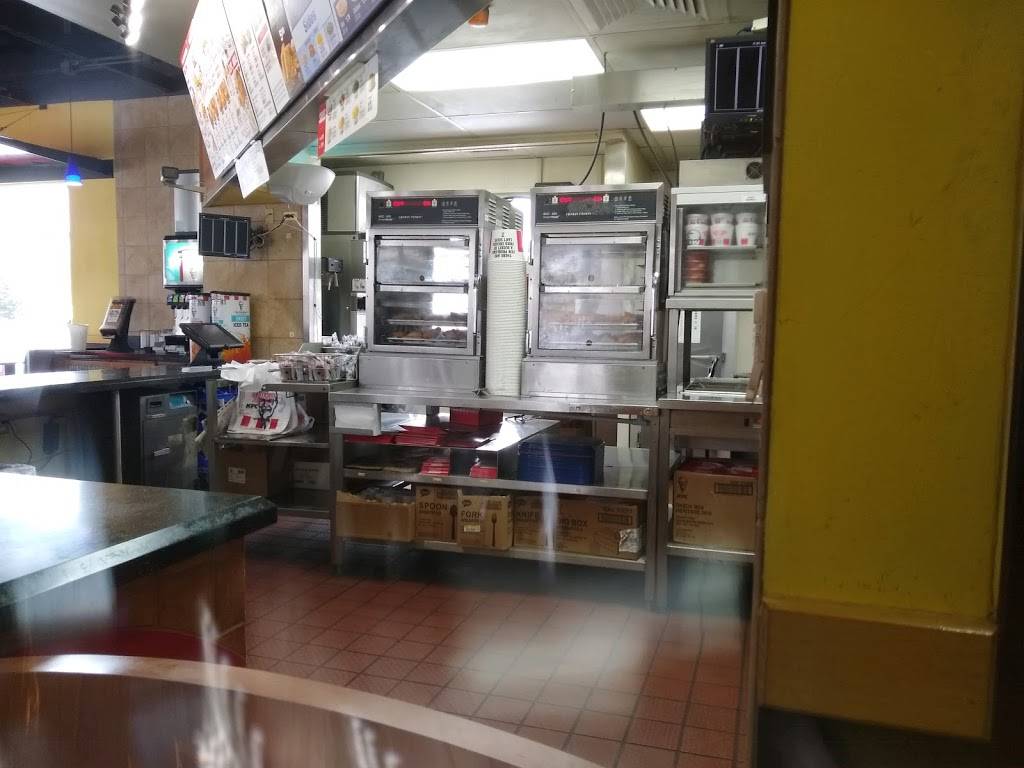 KFC | restaurant | 419 N Halleck St, De Motte, IN 46310, USA | 2199875321 OR +1 219-987-5321
