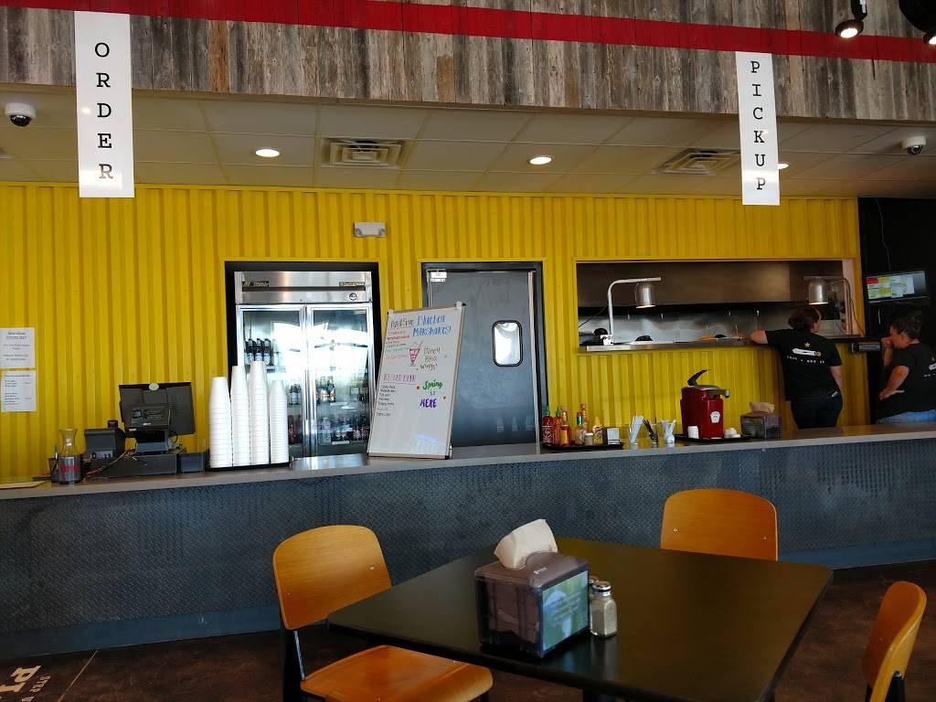 Flash Burger | restaurant | 119 Business Park Dr #100, Kenedy, TX 78119, USA | 8305830870 OR +1 830-583-0870