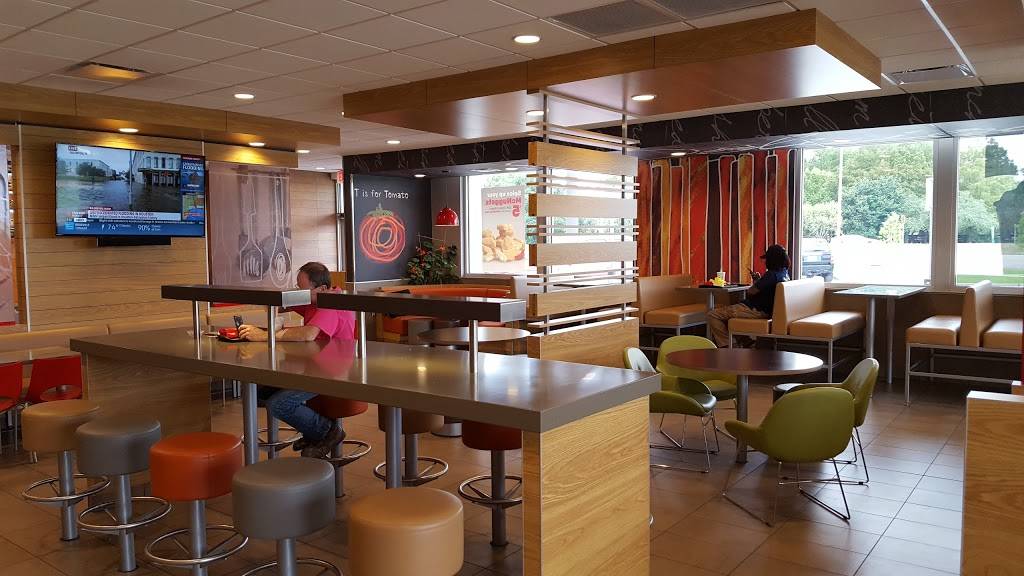 McDonalds | cafe | 1430 NW Evangeline Throughway, Lafayette, LA 70501, USA | 3372338693 OR +1 337-233-8693