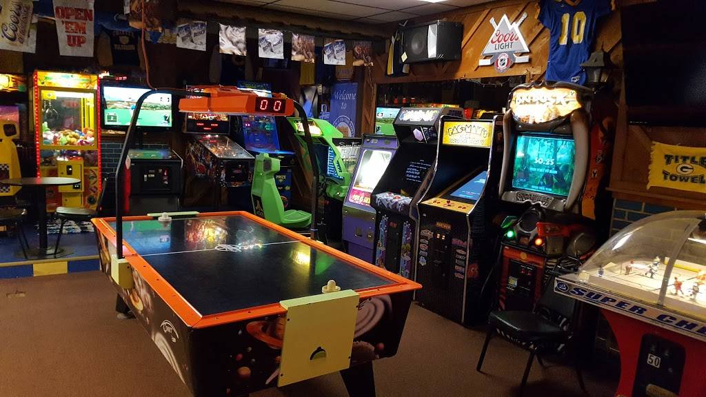 Thors Wolverine Den | restaurant | 423 Hall Ave, Crivitz, WI 54114, USA | 7159273202 OR +1 715-927-3202