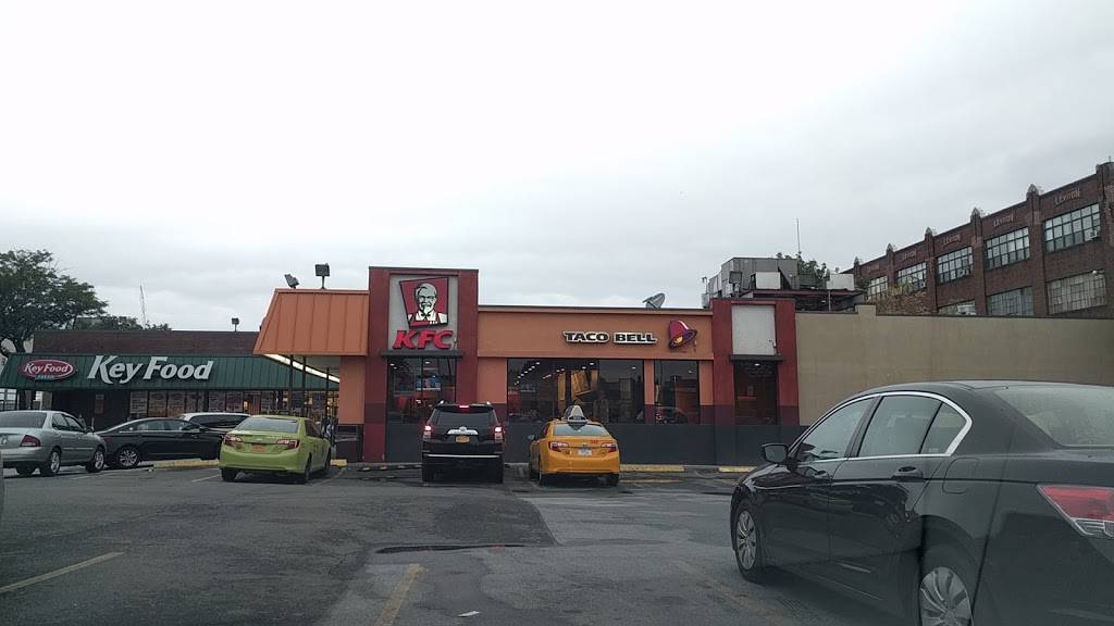 Taco Bell | restaurant | 208 McGuinness Blvd, Brooklyn, NY 11222, USA | 7183836666 OR +1 718-383-6666