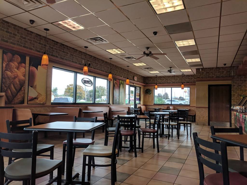 Subway - Restaurant | 1106 S Lincoln St, Knoxville, IA 50138, USA