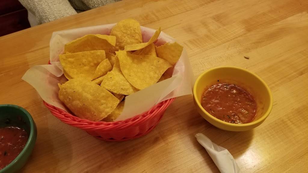 Pueblo Lindo | restaurant | 124 W State St, Paxton, IL 60957, USA | 2173795200 OR +1 217-379-5200