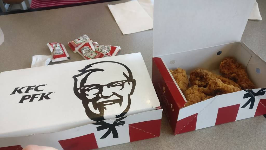 KFC | meal delivery | Hwy 401 Eastbound, North Side Between Exit 582 and 593, Greater Napanee, ON N0L 1J0, Canada | 6133861300 OR +1 613-386-1300