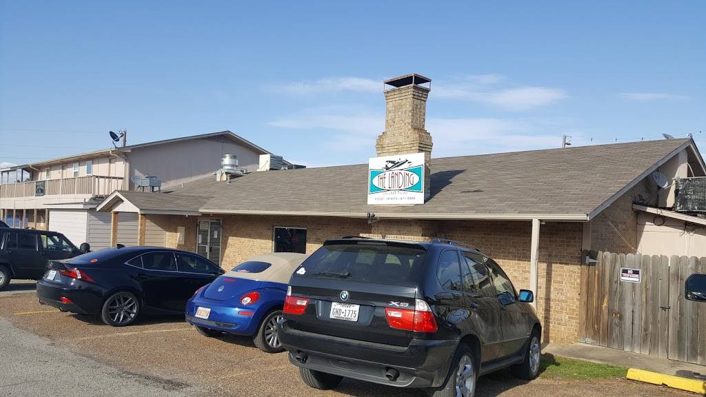 The Landing On Lake Tyler Social Club | restaurant | 18183, Concession Rd, Whitehouse, TX 75791, USA | 9038718888 OR +1 903-871-8888