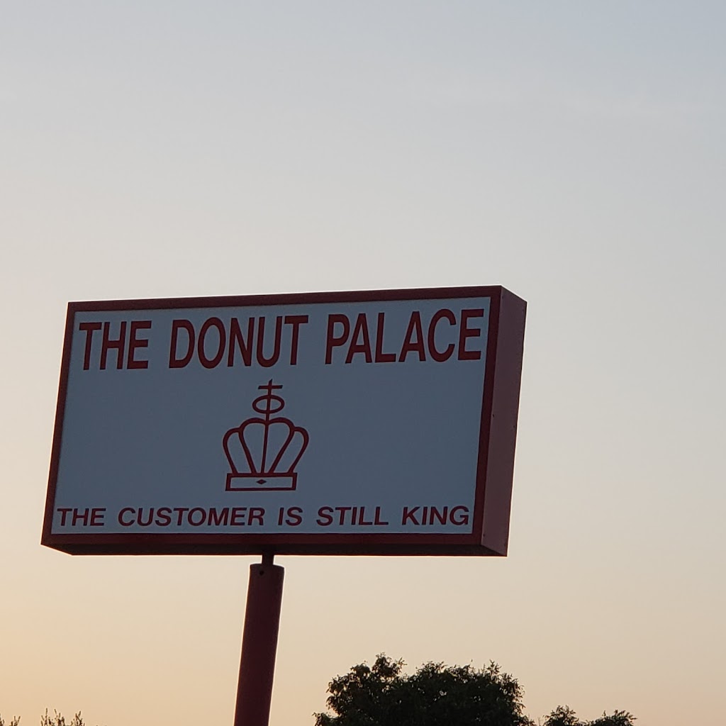Donut Palace | restaurant | 414 FM 117, Dilley, TX 78017, USA | 8304574095 OR +1 830-457-4095