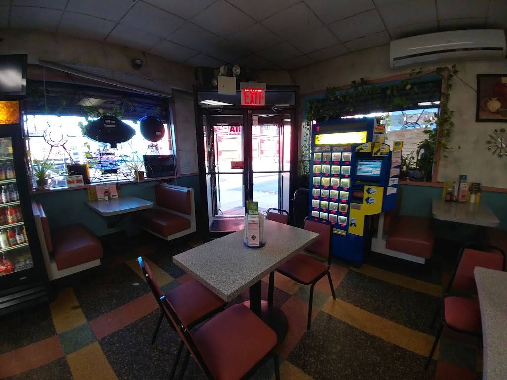 Walnut Bus Stop | restaurant | 881 E 134th St, Bronx, NY 10454, USA | 7184027048 OR +1 718-402-7048