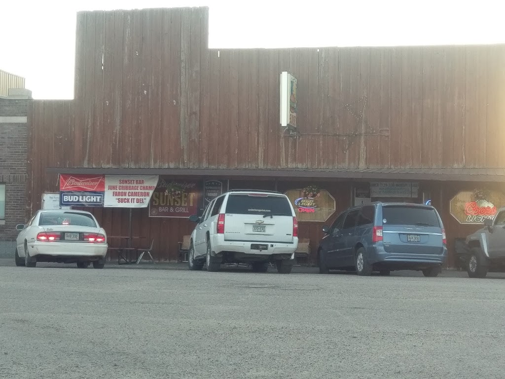Sunset Bar & Grill | restaurant | 145 Wessington St S, Wessington, SD 57381, USA | 6054582289 OR +1 605-458-2289