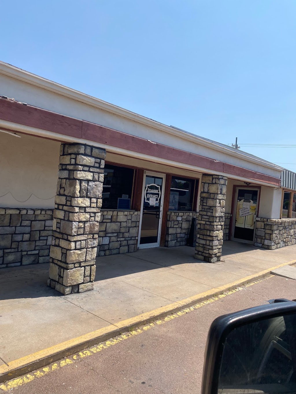 Freds Steakhouse & Saloon | restaurant | 2011 N Main St, Altus, OK 73521, USA | 5804800555 OR +1 580-480-0555