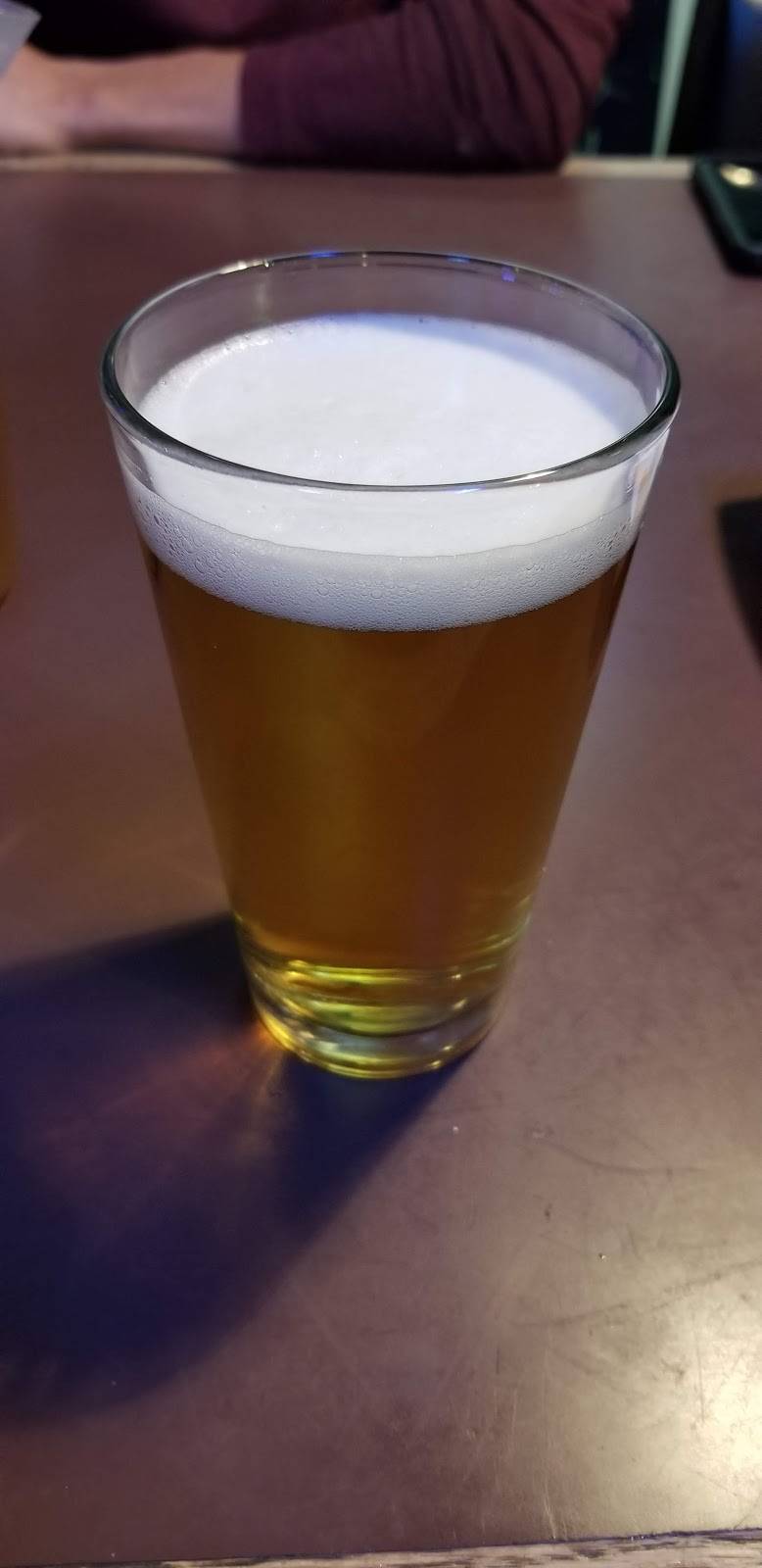 Lloyd & Harrys Bar & Grill | night club | 208 N Main St, St Charles, MO 63301, USA | 6363957860 OR +1 636-395-7860