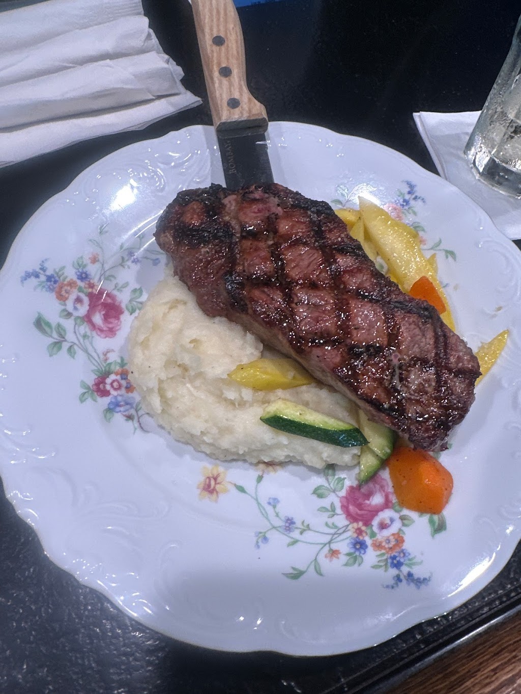 Gracie’s Restaurant and Bar 5600 Lapeer Rd, Smiths Creek, MI 48074, USA