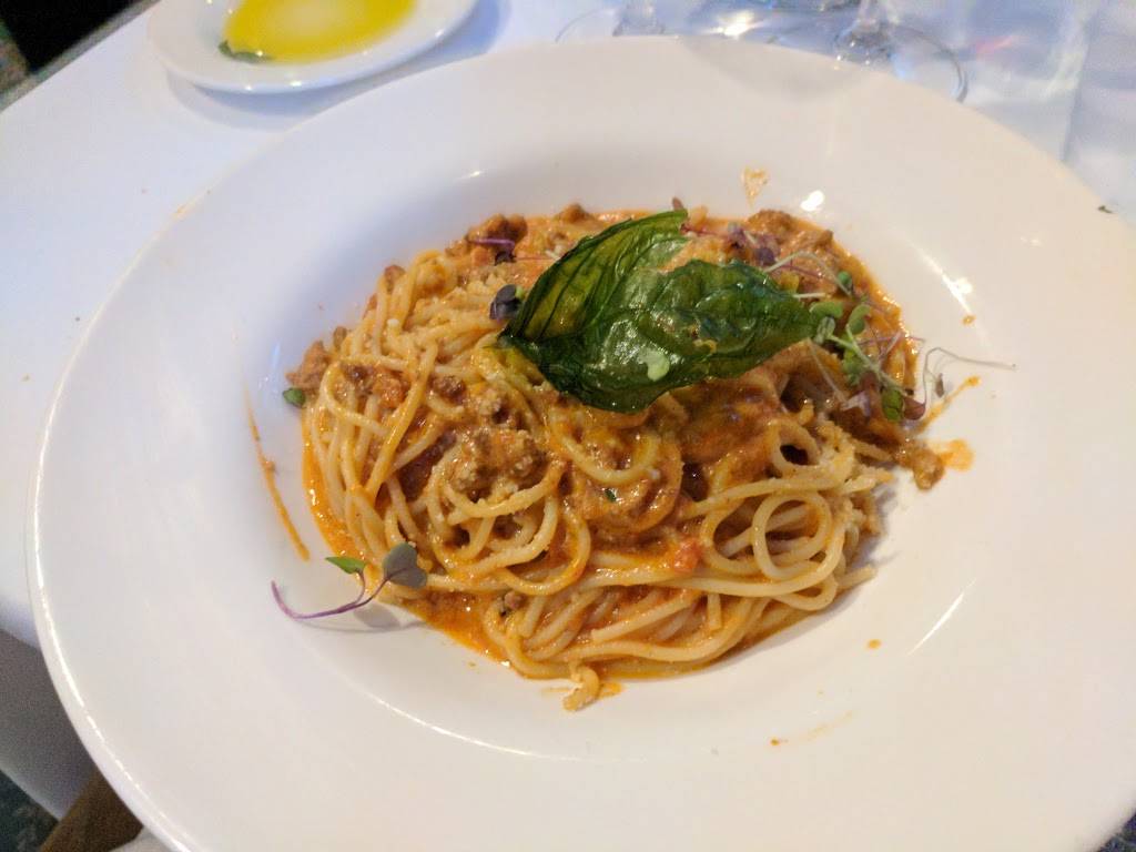 Notos Old World Italian Dining | night club | 6600 28th St SE, Grand Rapids, MI 49546, USA | 6164936686 OR +1 616-493-6686