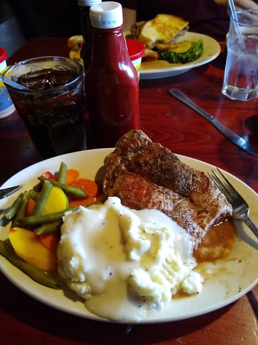 Lisas Country Kitchen | restaurant | 735 S Main St, Nephi, UT 84648, USA | 4356237900 OR +1 435-623-7900