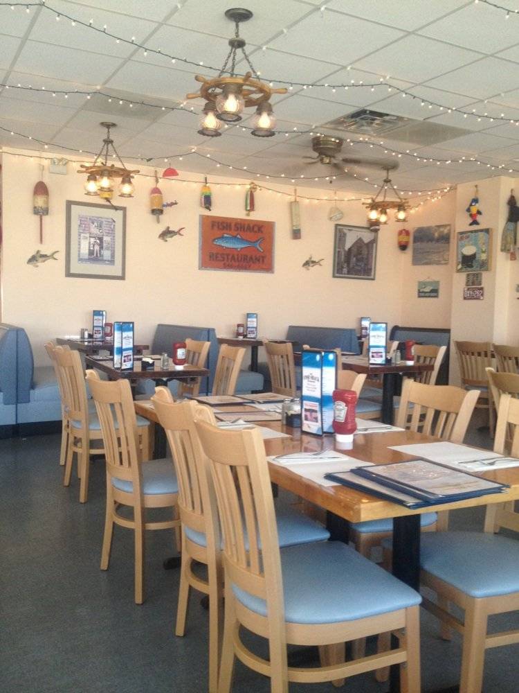 Roy Moores Fish Shack Restaurant | restaurant | 21 Dock Square, Rockport, MA 01966, USA | 9785466667 OR +1 978-546-6667