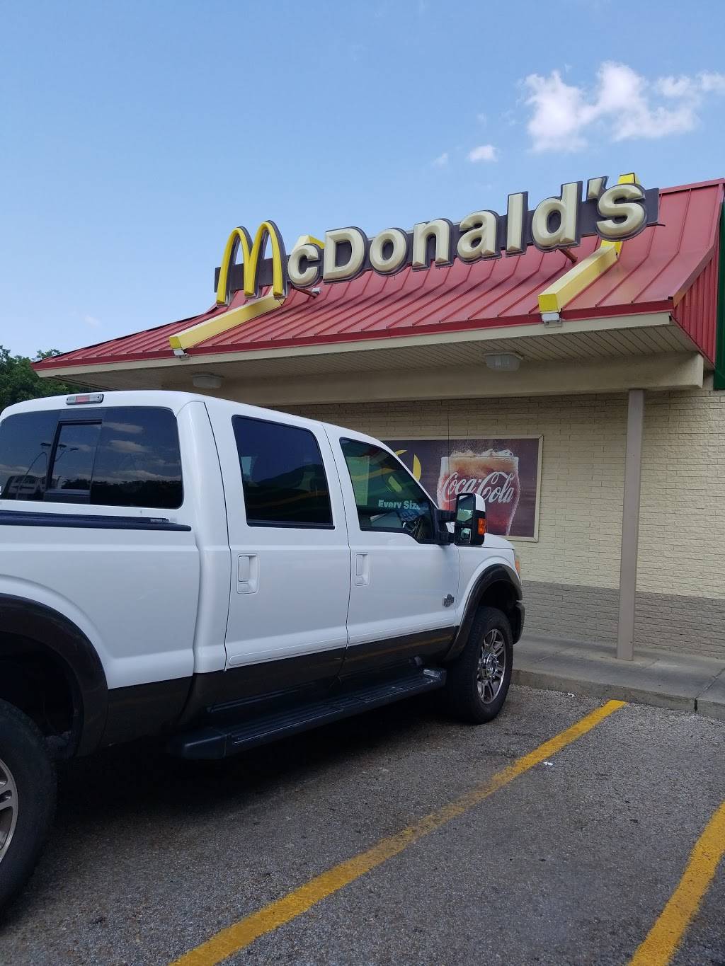 McDonalds | cafe | 3703 S Division St, Blytheville, AR 72315, USA | 8707761307 OR +1 870-776-1307