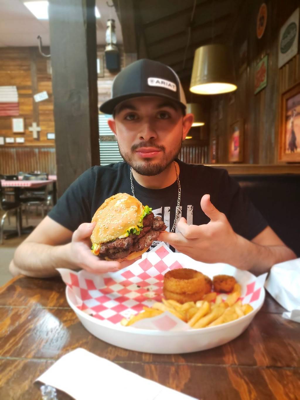 Charlies Old Fashioned Burgers | restaurant | Suite 113, 604 TX-78, Farmersville, TX 75442, USA | 9727827900 OR +1 972-782-7900