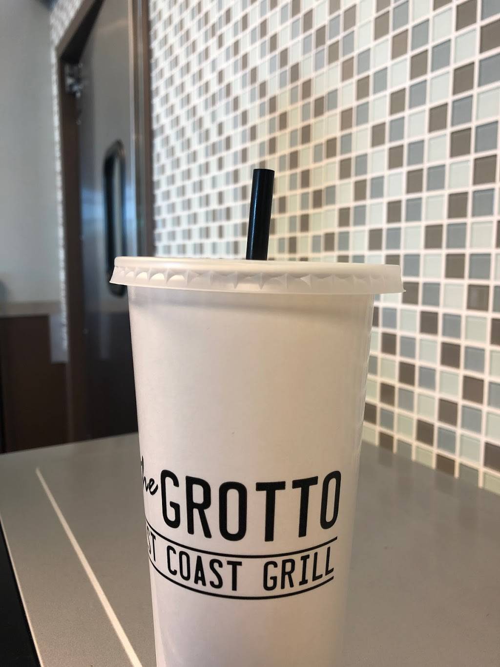 The Grotto West Coast Grill | restaurant | 301 E Battlefield Rd, Springfield, MO 65807, USA | 4178869600 OR +1 417-886-9600
