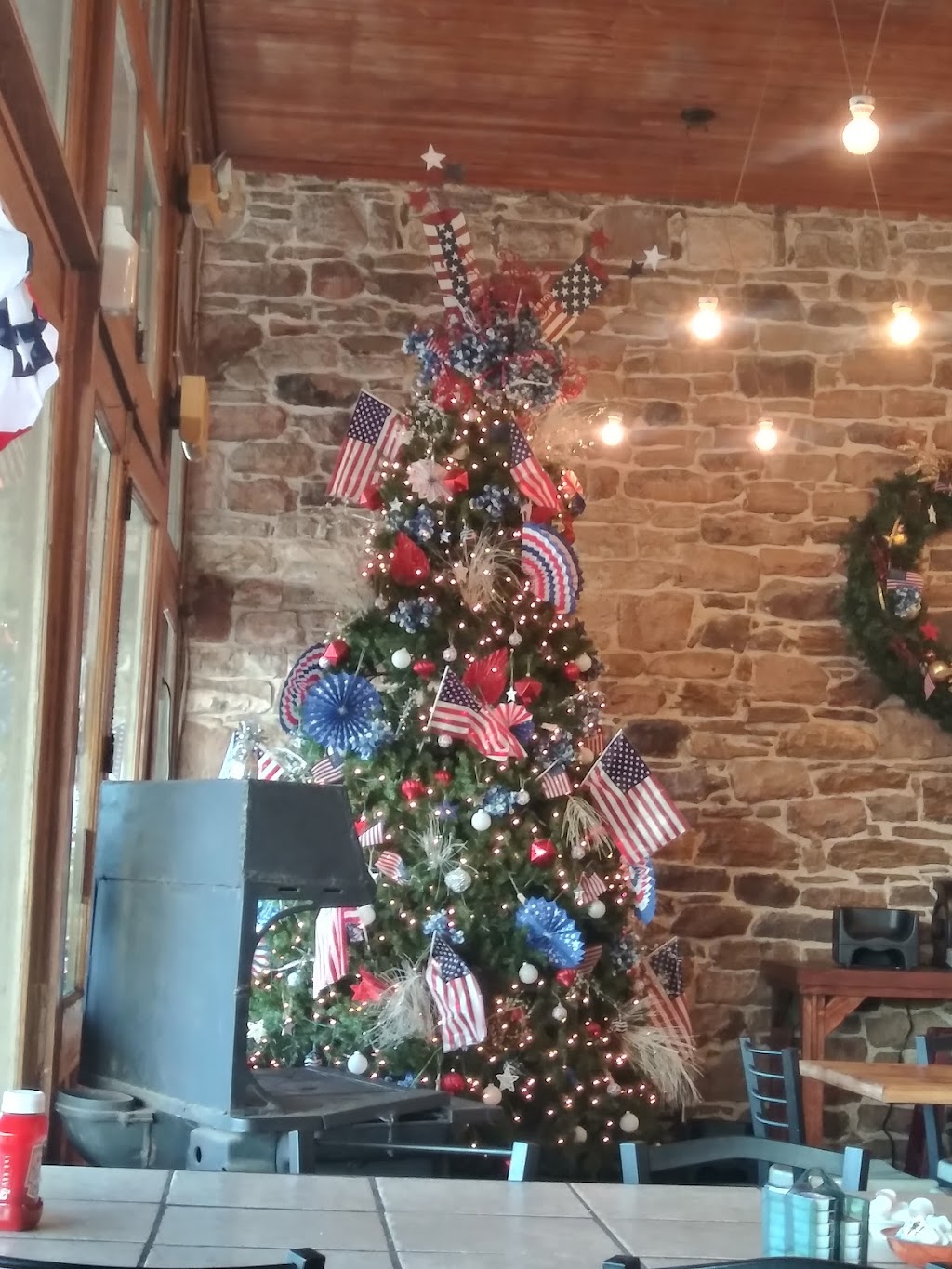 Willow Creek Cafe & Club | restaurant | 106 Fort McKavitt St, Mason, TX 76856, USA | 3253476124 OR +1 325-347-6124