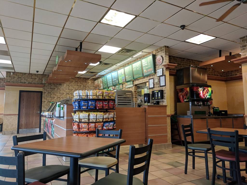 Subway - Restaurant | 1106 S Lincoln St, Knoxville, IA 50138, USA