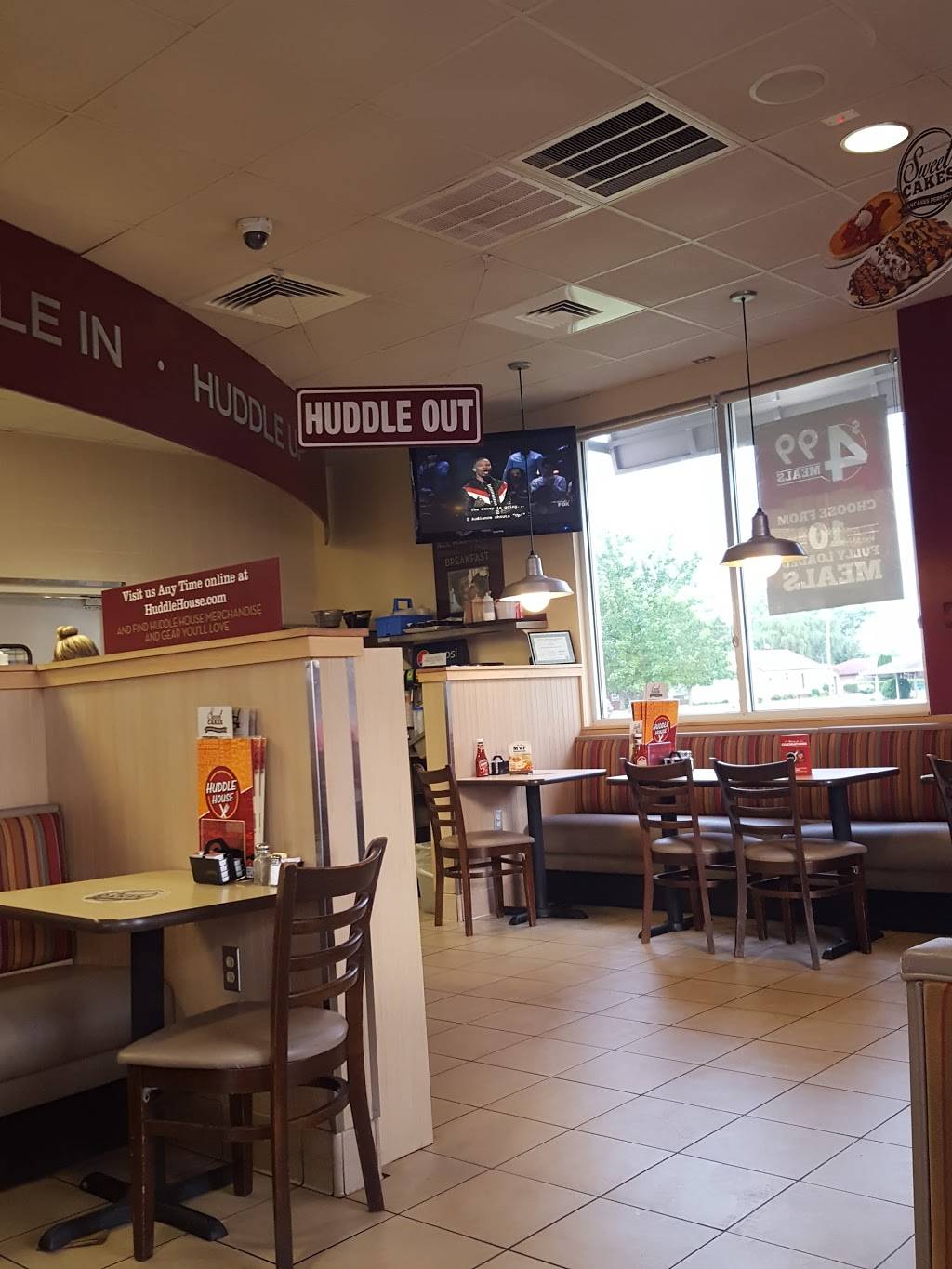 Huddle House | meal takeaway | 12475 IL-143, Highland, IL 62249, USA | 6186542250 OR +1 618-654-2250