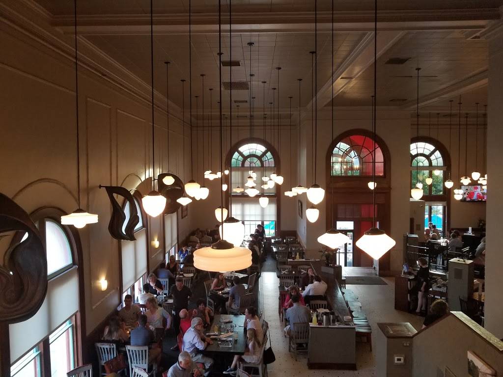Merchants Pub and Plate | restaurant | 746 Massachusetts St, Lawrence, KS 66044, USA | 7858434111 OR +1 785-843-4111
