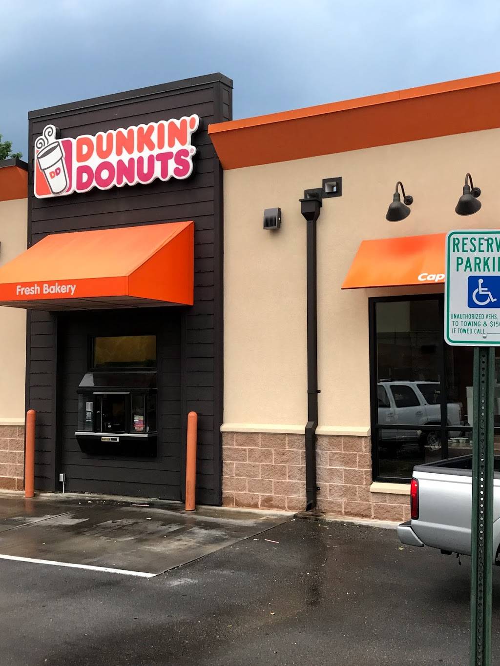 Dunkin | bakery | 627 Signal Mountain Rd, Chattanooga, TN 37405, USA | 4235313845 OR +1 423-531-3845