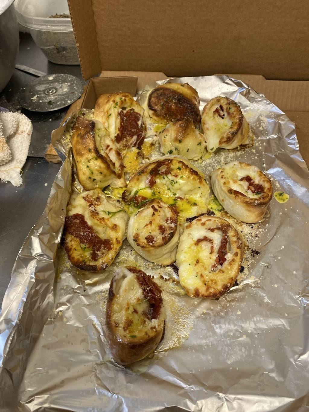 roma pizza | restaurant | 501 E Main St, Radford, VA 24141, USA | 5408312222 OR +1 540-831-2222